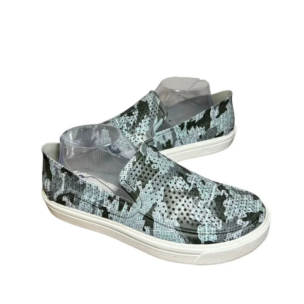Men’s Slip on crocs size 8 camo blue